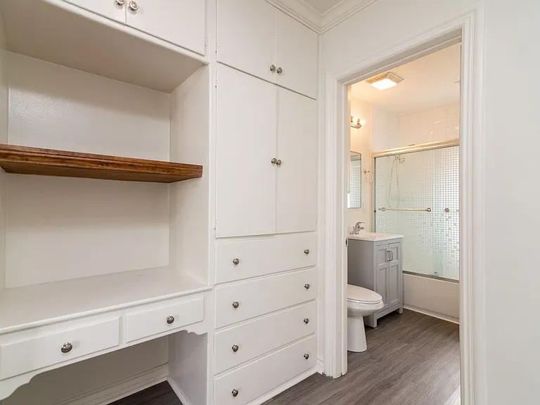 Alameda Apartments — Photo 7