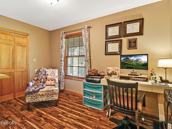 23rd image of 426 Allen Dr