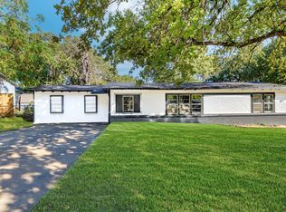 1005 Poe St, Azle, TX 76020