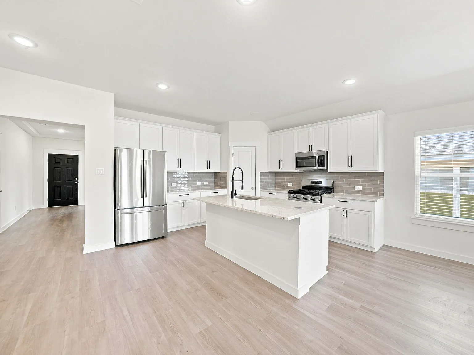 4 bed, 1977 sqft, $2,500 — Photo 1