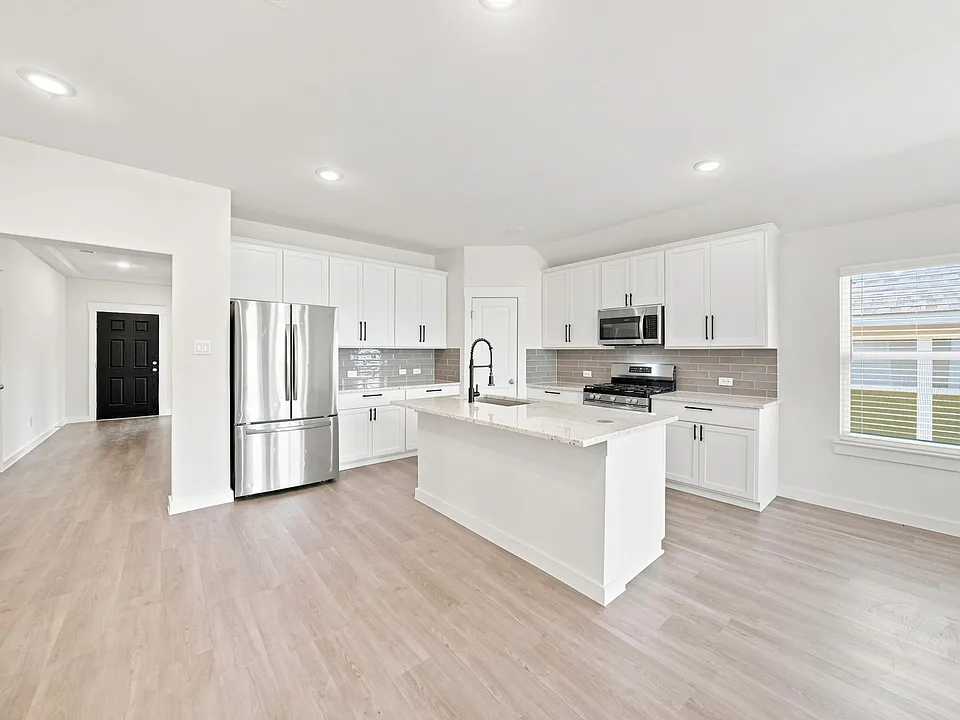 702 Woodford Way