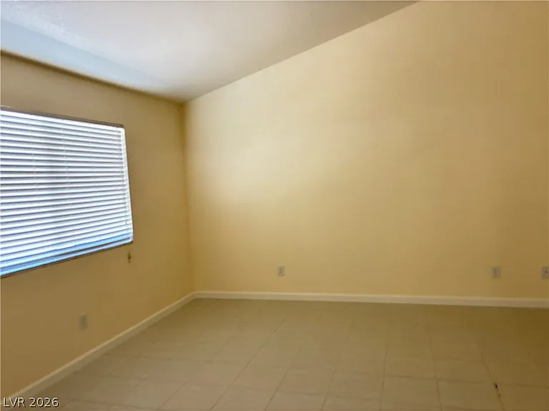 688 Pansy Pl — Photo 2