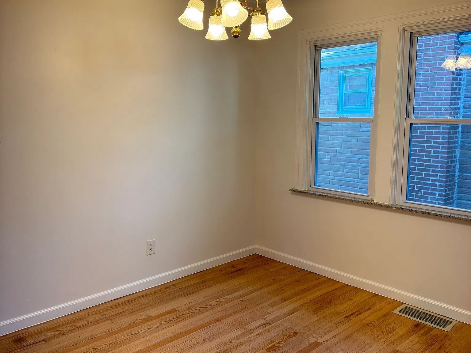 3 bed, 1140 sqft, $1,850 — Photo 3