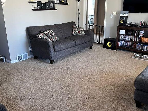 3rd image of 351 Riddle St