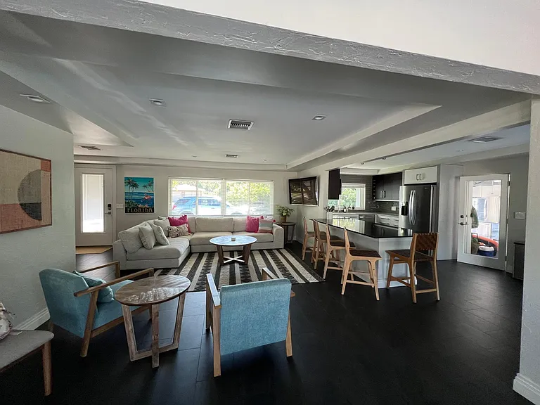 Mineola Dr — Photo 10