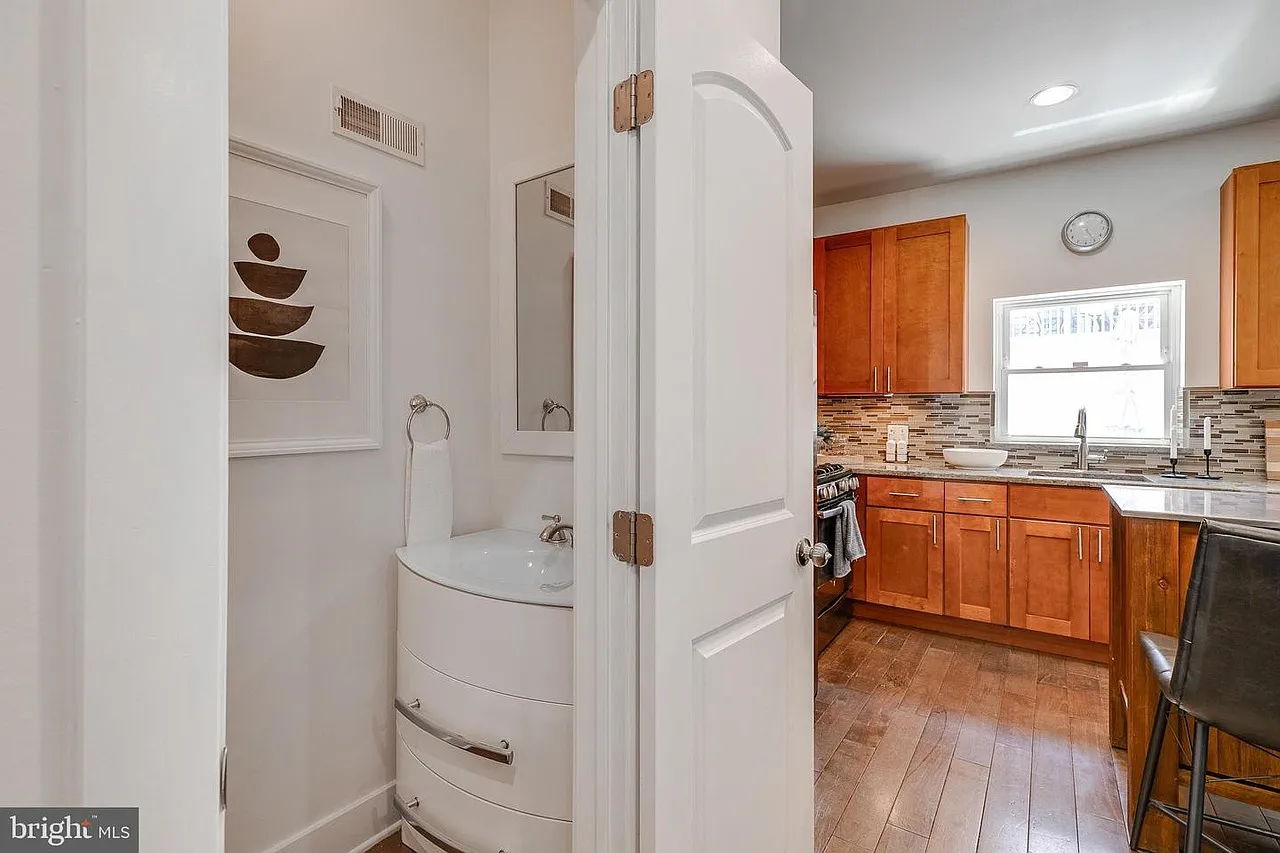3 bed, 2.5 bath, 2200 sqft, $1,450 — Photo 4