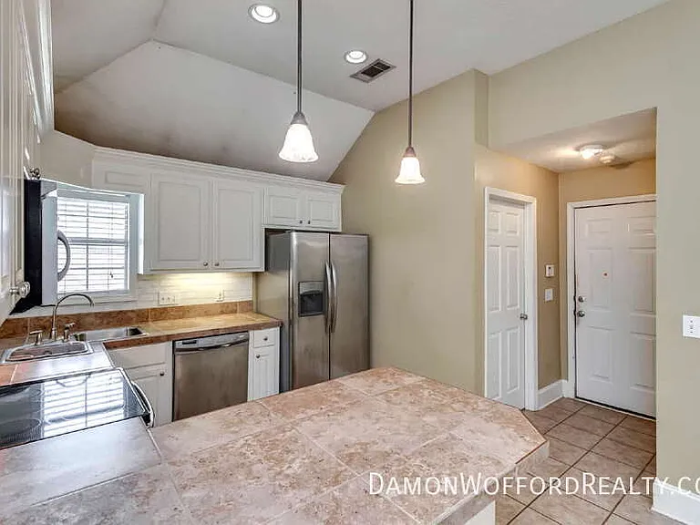 124 Raintree Rd — Photo 23