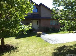 5219 Bridle Path Ln, Lewiston, NY 14092