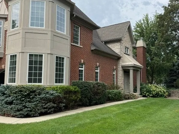 140 Roundtree Ct, Bloomingdale, IL 60108
