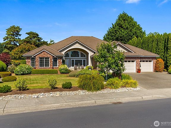 3rd image of 3912 Prestwick Lane SE