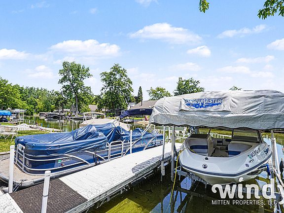 4th image of 4936 Shoreview Dr