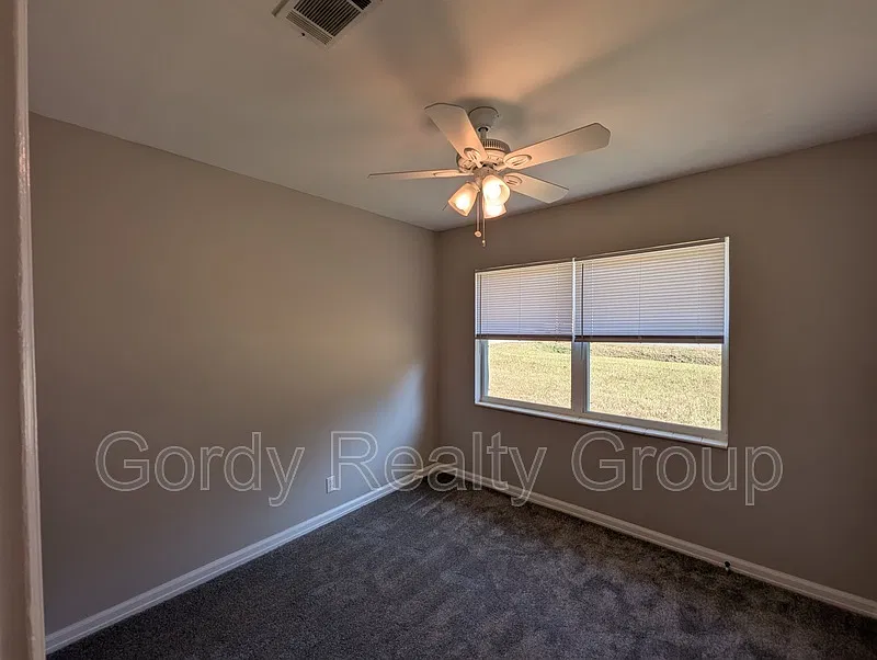 3 bed, 1.0 bath, 1182 sqft, $1,245 — Photo 3