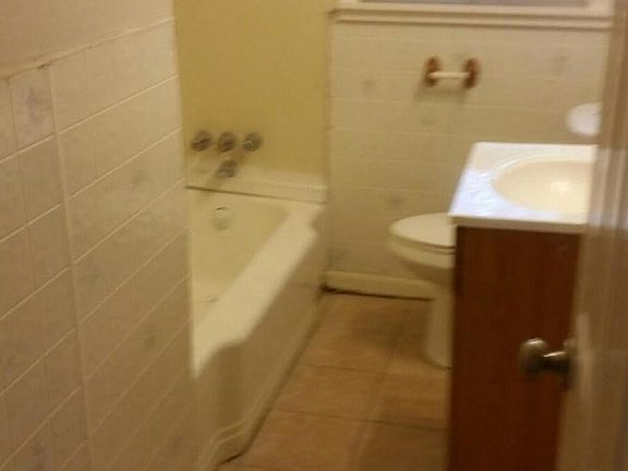 4th image of 1646 Cambridge Dr