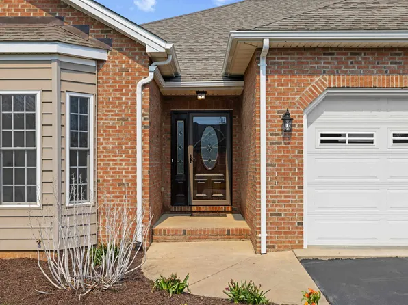 320 Petros Dr, Waynesboro, VA 22980