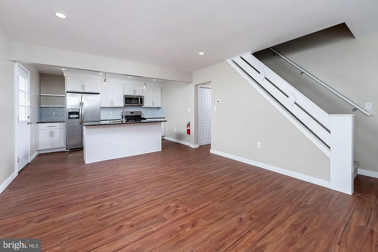 3 bed, 1080 sqft, $2,950 — Photo 3