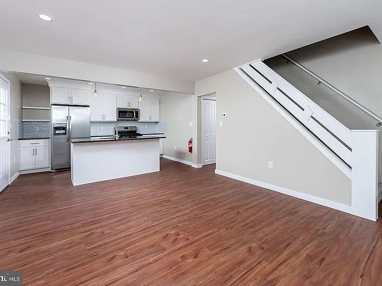 700 Price Ave — Photo 3