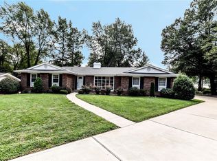 11734 Arboroak Dr, Saint Louis, MO 63126