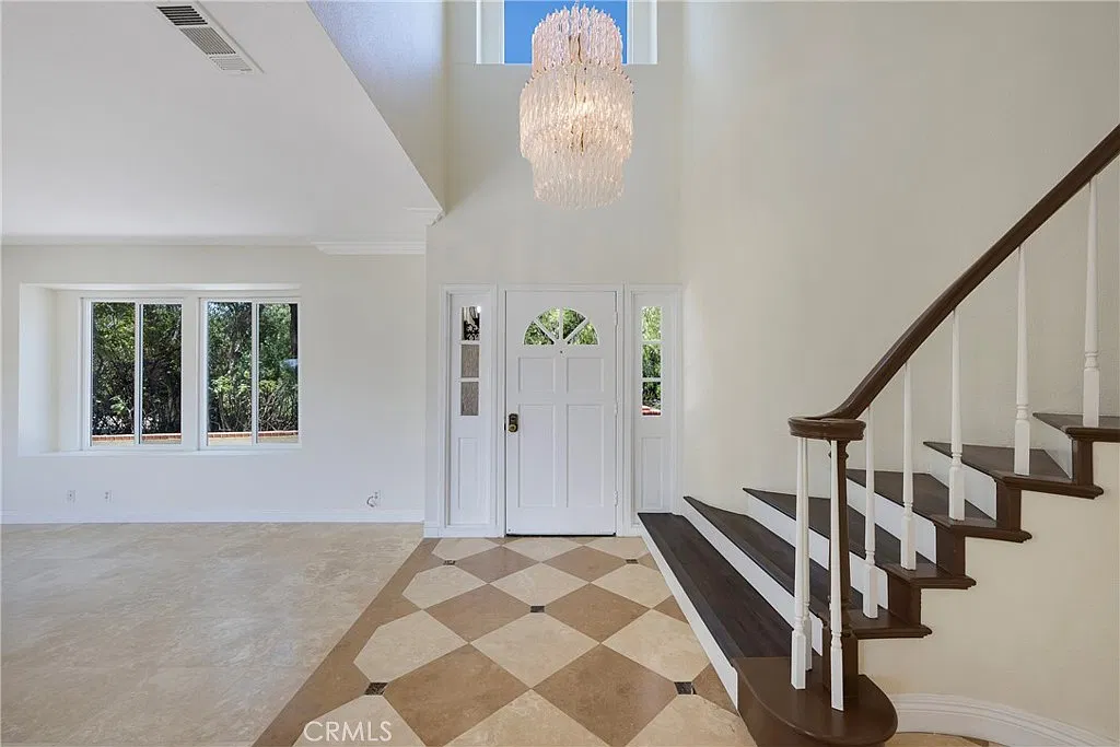 4 bed, 2.5 bath, 2595 sqft, $6,500 — Photo 4