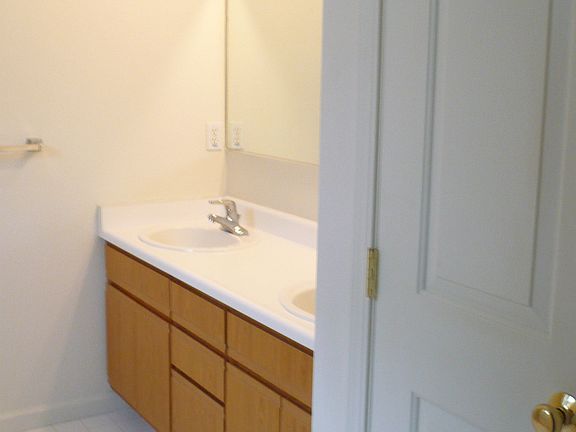 5th image of 693 Curtin Ln