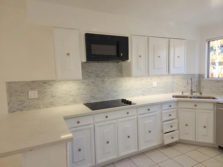 Gorgeous New Kitchen 
with Quartz Countertops 
Brand New Appliances
New Cabinets