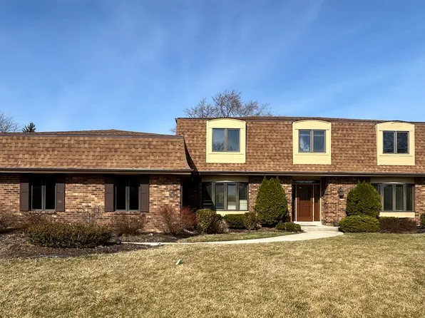 3802 W Sherbrooke Dr, Mequon, WI 53092