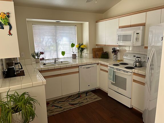 3rd image of 326 E Deer Creek Ln