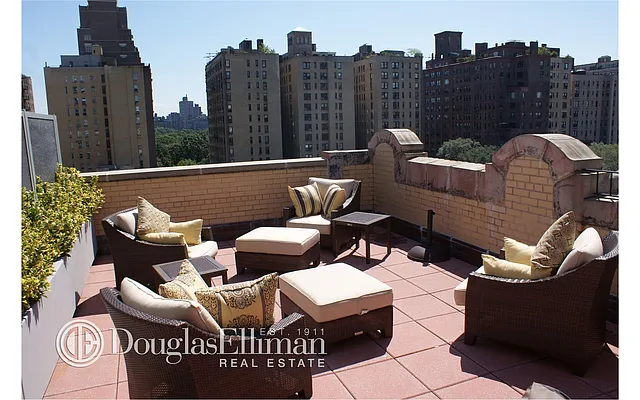 Sold by Douglas Elliman | media 24