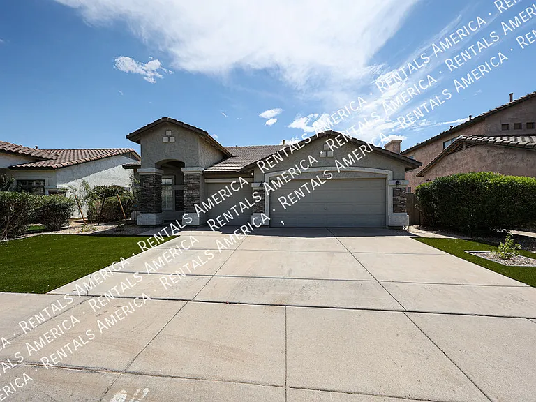 2211 W Olive Way — Photo 3
