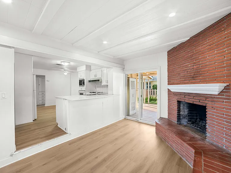 330 W Pinedale Ave — Photo 16