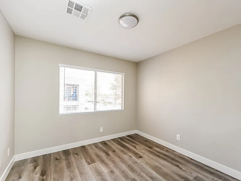 1512 Spreading Oak Dr — Photo 10