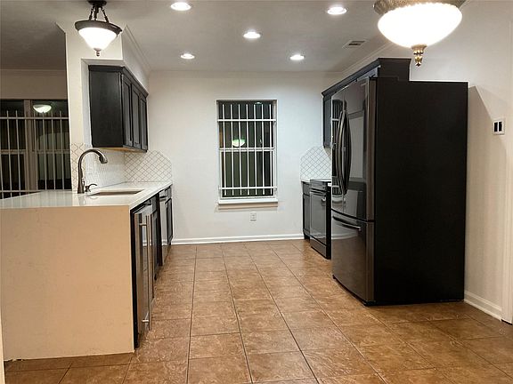 3rd image of 5806 Coastal Way