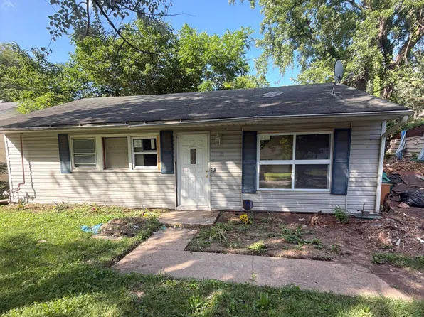 30 Delores Dr, Cahokia, IL 62206