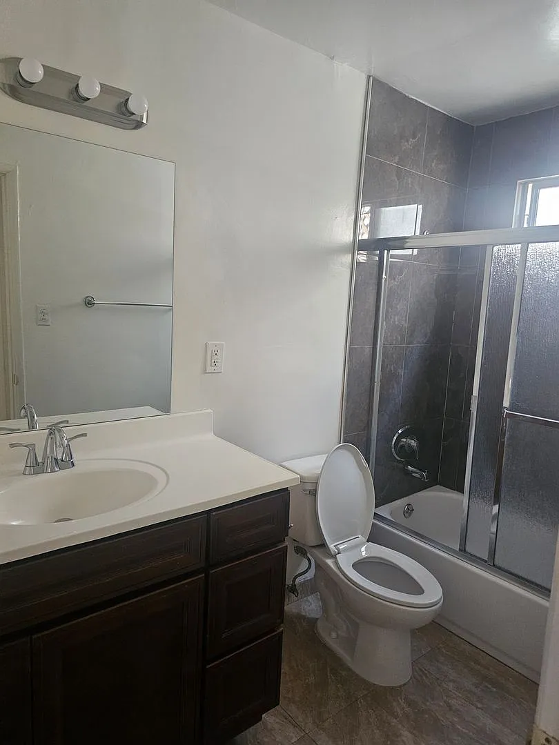 636 N. Sweetzer Ave. — Photo 3