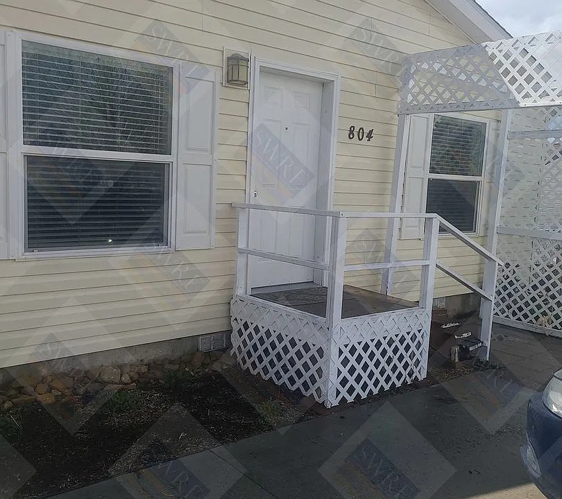 804 Maple St