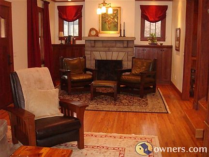 Living room w/gas log fireplace & custom built-ins