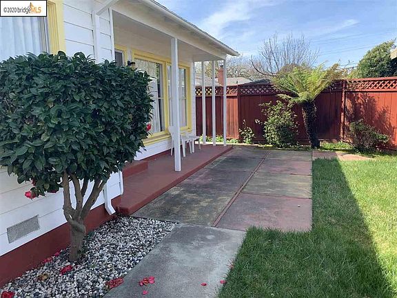 4th image of 834 Kenyon Ave