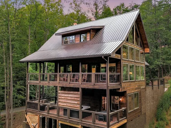 2793 Dogwood Dr, Sevierville, TN 37876