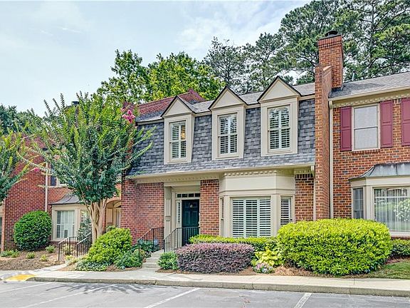 3rd image of 10 Plantation Dr NE