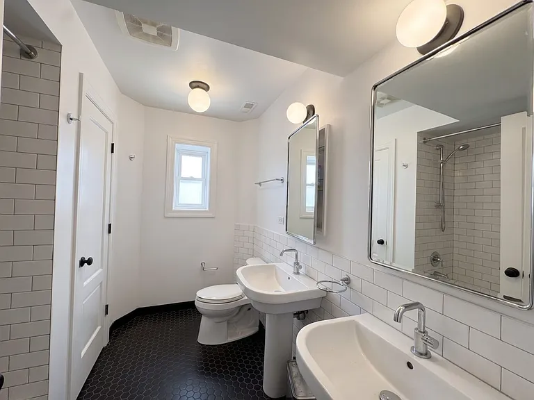 834 W Waveland Ave #G — Photo 11