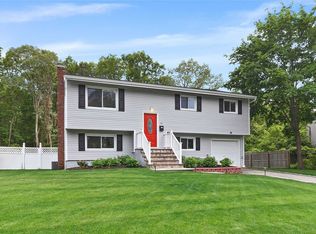16 Debbie Ln, East Patchogue, NY 11772