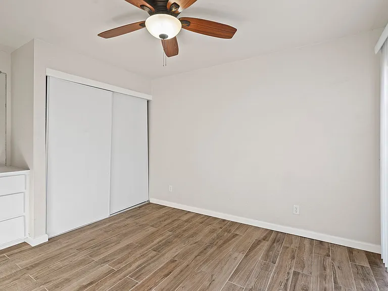 Park Town Homes — Photo 10