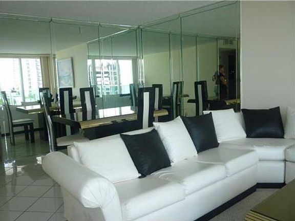 4th image of 100 Bayview Dr APT 911