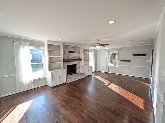 5th image of 242 Loch Haven Dr