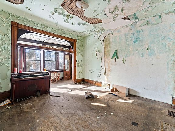 5th image of 2526 Perrysville Ave