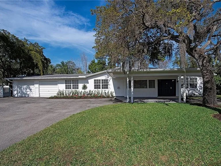 1281 Diana Ave — Photo 3