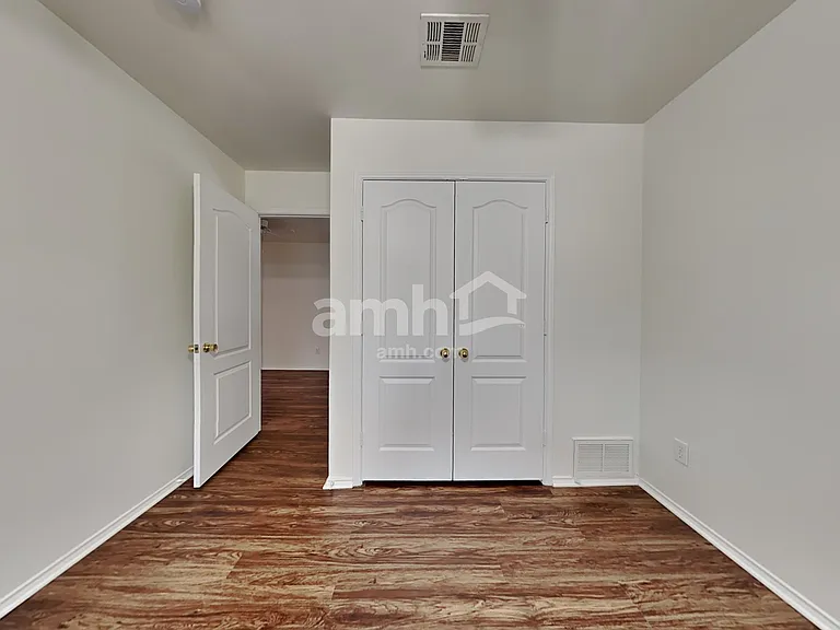 7017 Chaucer Dr — Photo 19