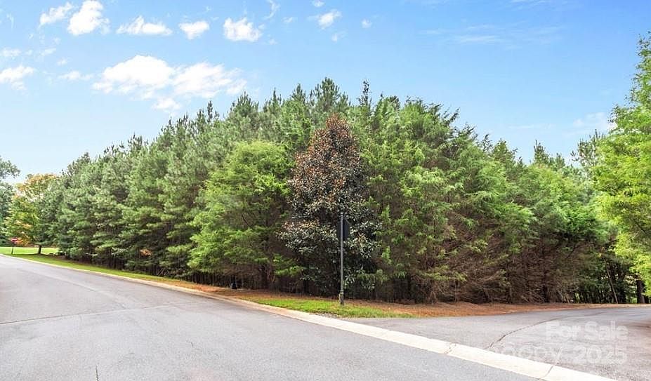 2nd image of 2028 Gladelynn Ct