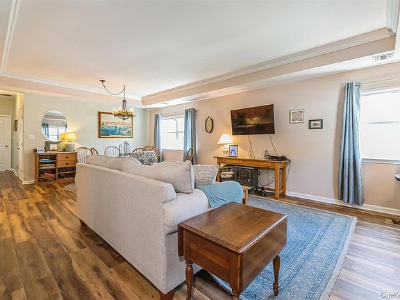 3rd image of 1401 Aerie Way