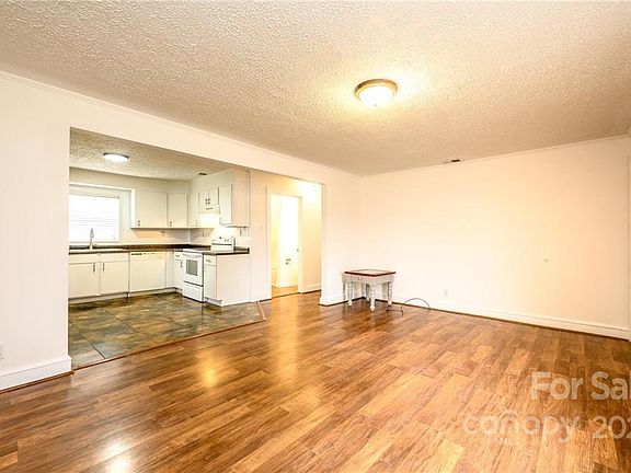 4th image of 324 Hibriten Dr SW