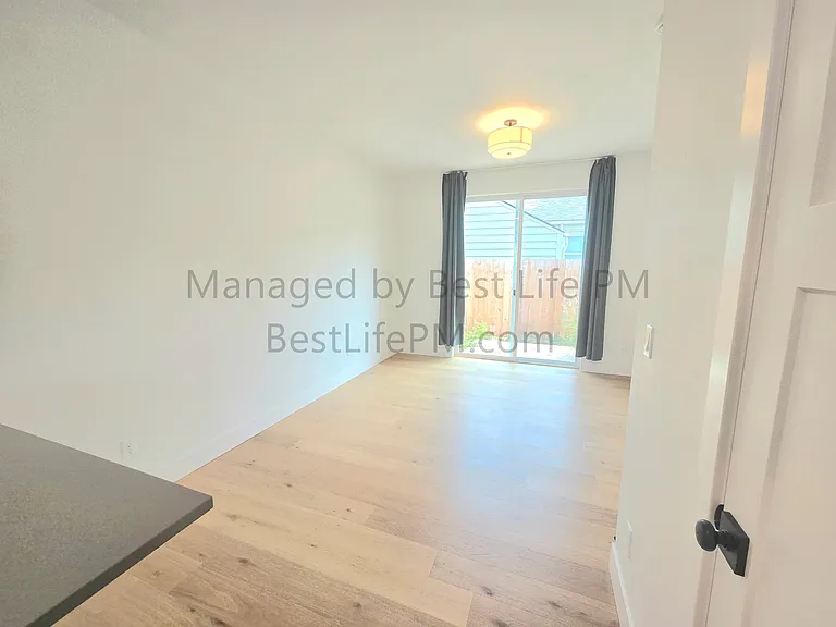 310 NE 58th Ave — Photo 8